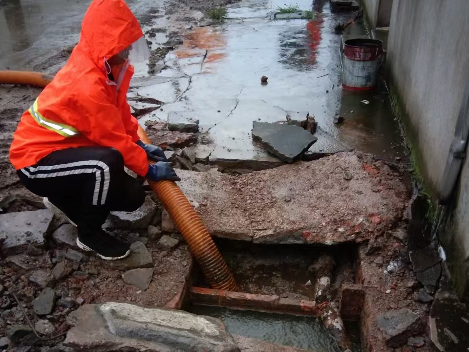 焦作专业清理污水池 炜誉市政以规范流程守护城市 “肠道”