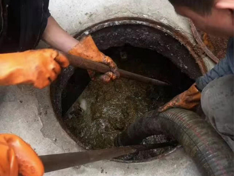 焦作清理化粪池时如何避免沼气的危害?